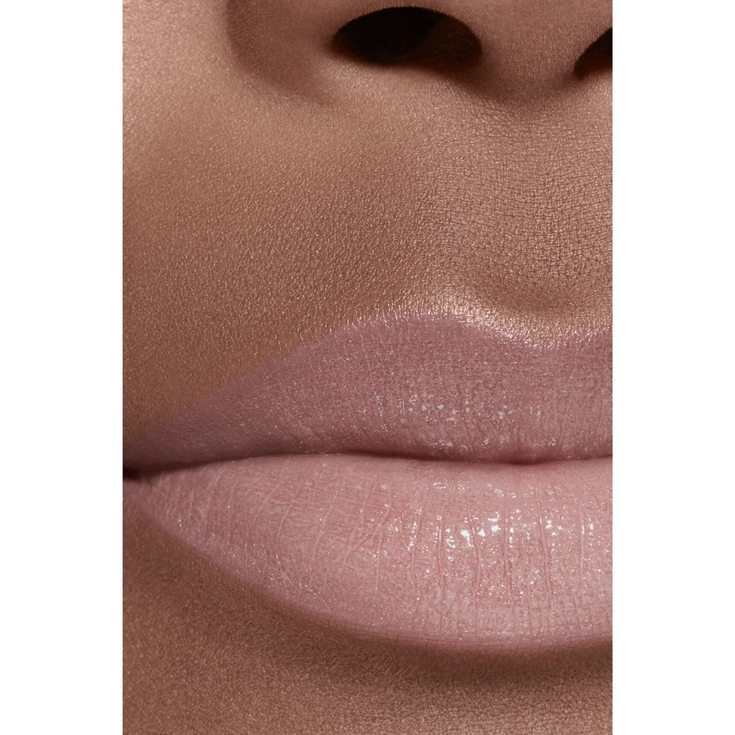 EL BÁLSAMO CON COLOR HIDRATANTE, CON UNA INTENSIDAD A MEDIDA, PARA UNOS LABIOS MÁS BELLOS DÍA TRAS DÍA
